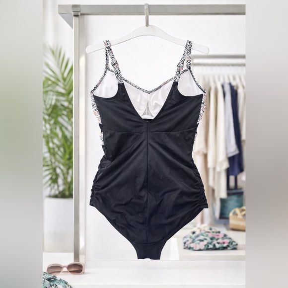 🏊‍♀️Fantasie Elegant Black, White, and Orange Swimsuit 🩱 One Piece w/ Underwire - Picture 2 of 4